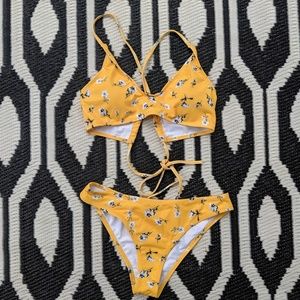 NWOT Ditsy Floral Criss CrossTop&Panty Bikini